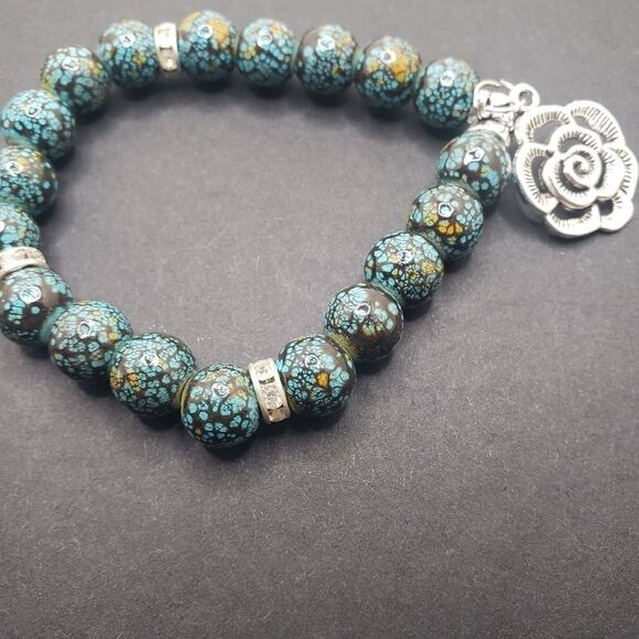 TURQUOISE Beaded stone Stretch Bracelet with Flower Charm - Picture 4 of 5